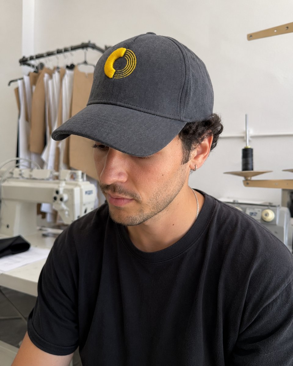 Gorra Alta Rotura con parche bordado