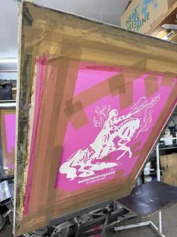 Shablón de serigrafía con el diseño de un cliente